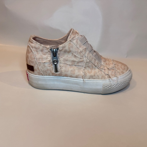 Blowfish Blush Low Top Canvas Sneakers – Size 2 - Picture 2 of 3